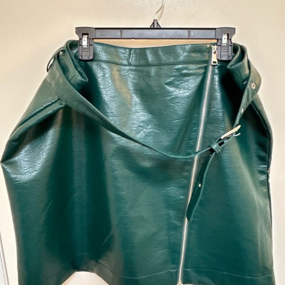 Women’s George Green Faux Leather Mini Belt Detailed Skirt Size 14 in US - Picture 5 of 10